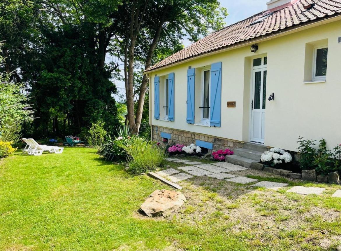Willa Les Volets Bleus Parmain Zewnętrze zdjęcie